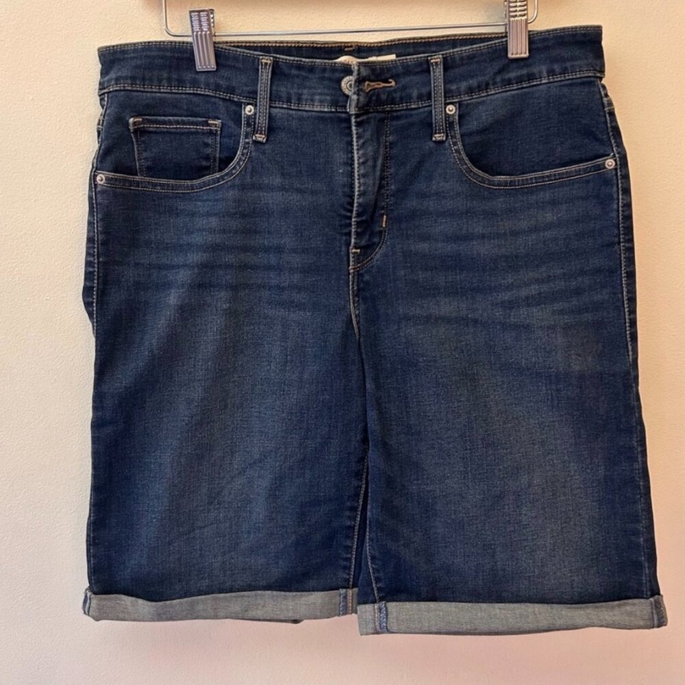 Women's Levi’s Denim Bermuda Shorts. Size 16W. (1207)